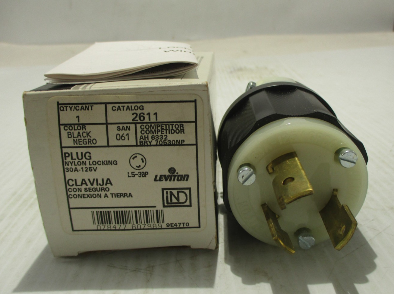 NEW LEVITON 2611 LOCKING PLUG 30A 125V