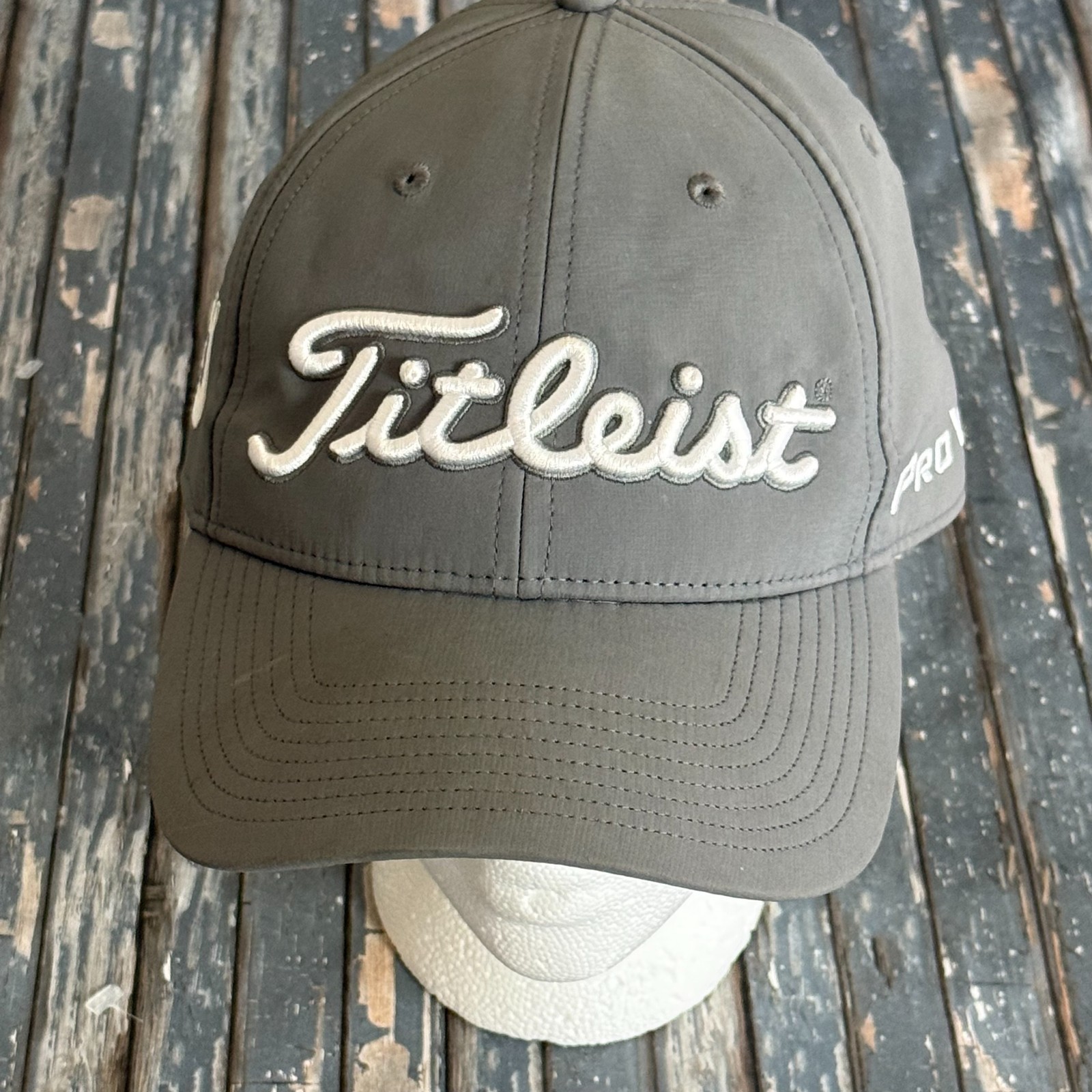 Titleist PRO V1 x FootJoy Tour Performance Hat Snapback One Size Gray Golf