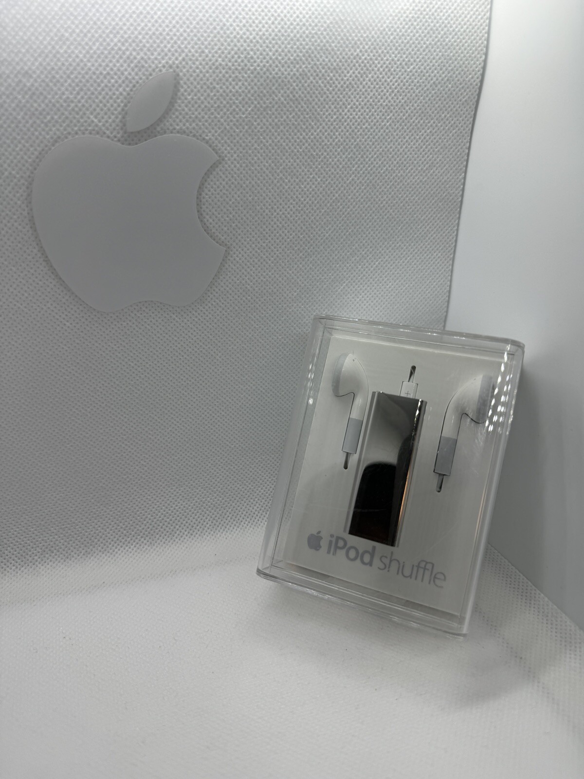 Apple iPod Shuffle 3rd Generation Stainless Steel 4GB NEW Collector