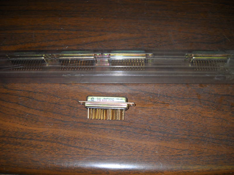 New Amphenol Plug In Sub Connector 17D B25S F179 50V 00-45 Lot of 5