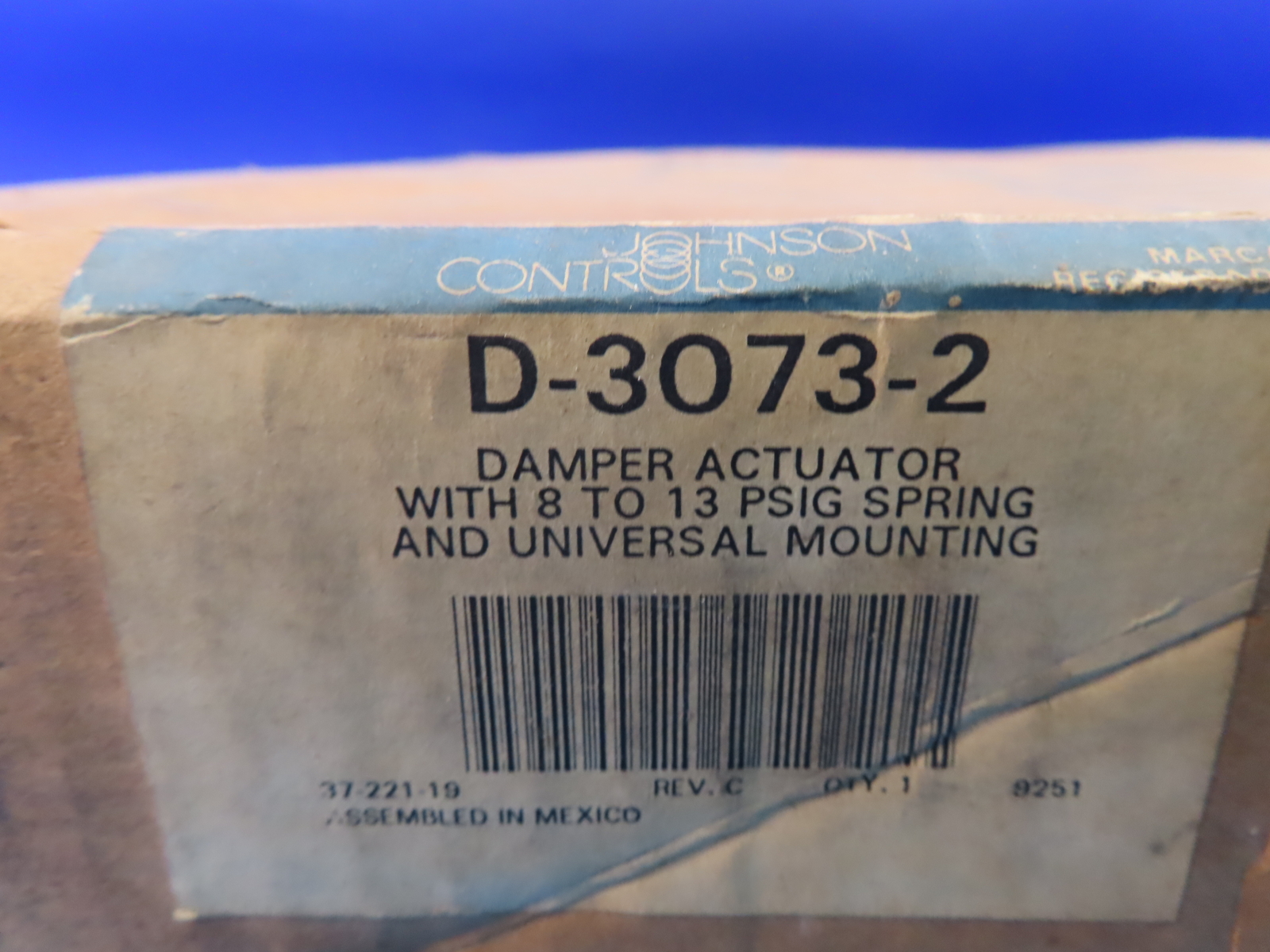 JOHNSON CONTROLS DAMPER ACTUATOR D-3073-2 8-13PSI SPRING UNIVERSAL MOUNTING 1YEA