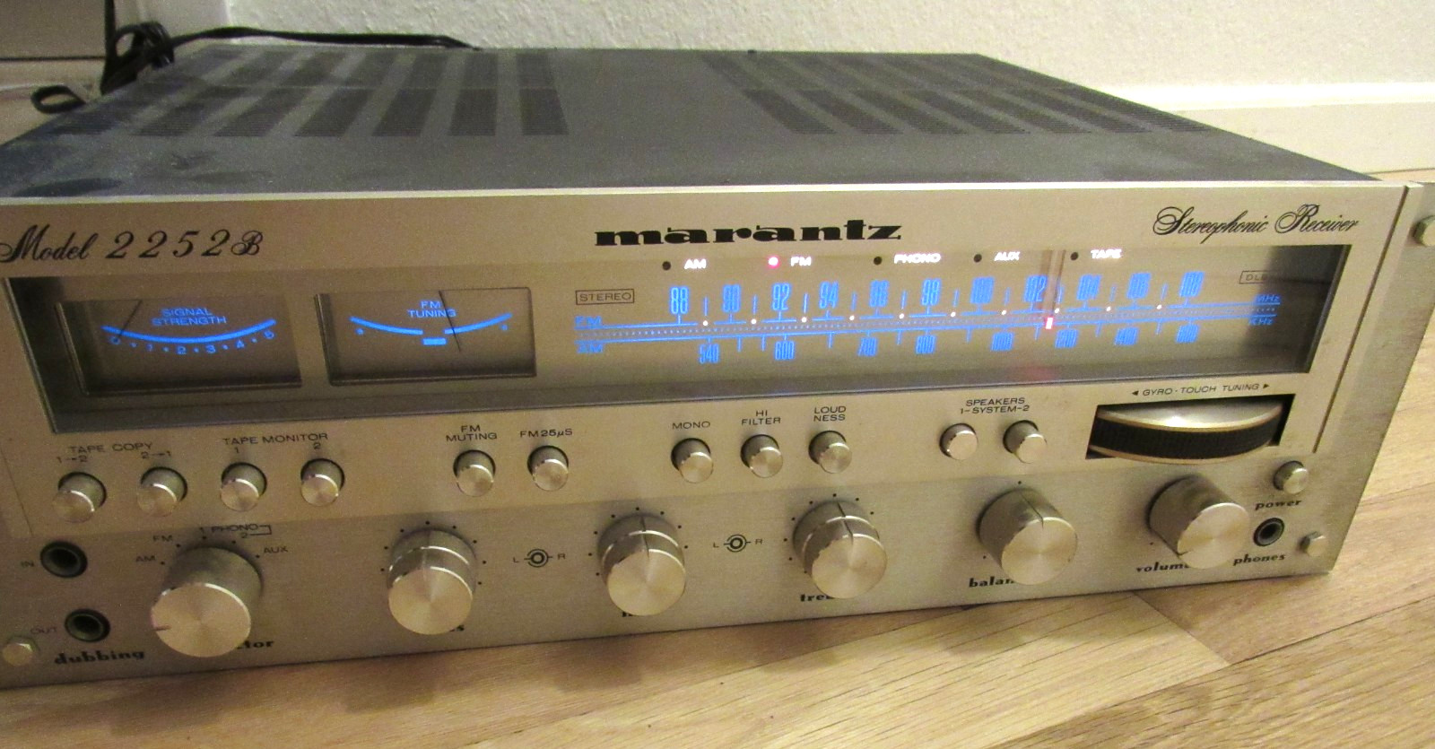 MARANTZ 2252B VINTAGE AM/FM STEREO RECEIVER AS IS
