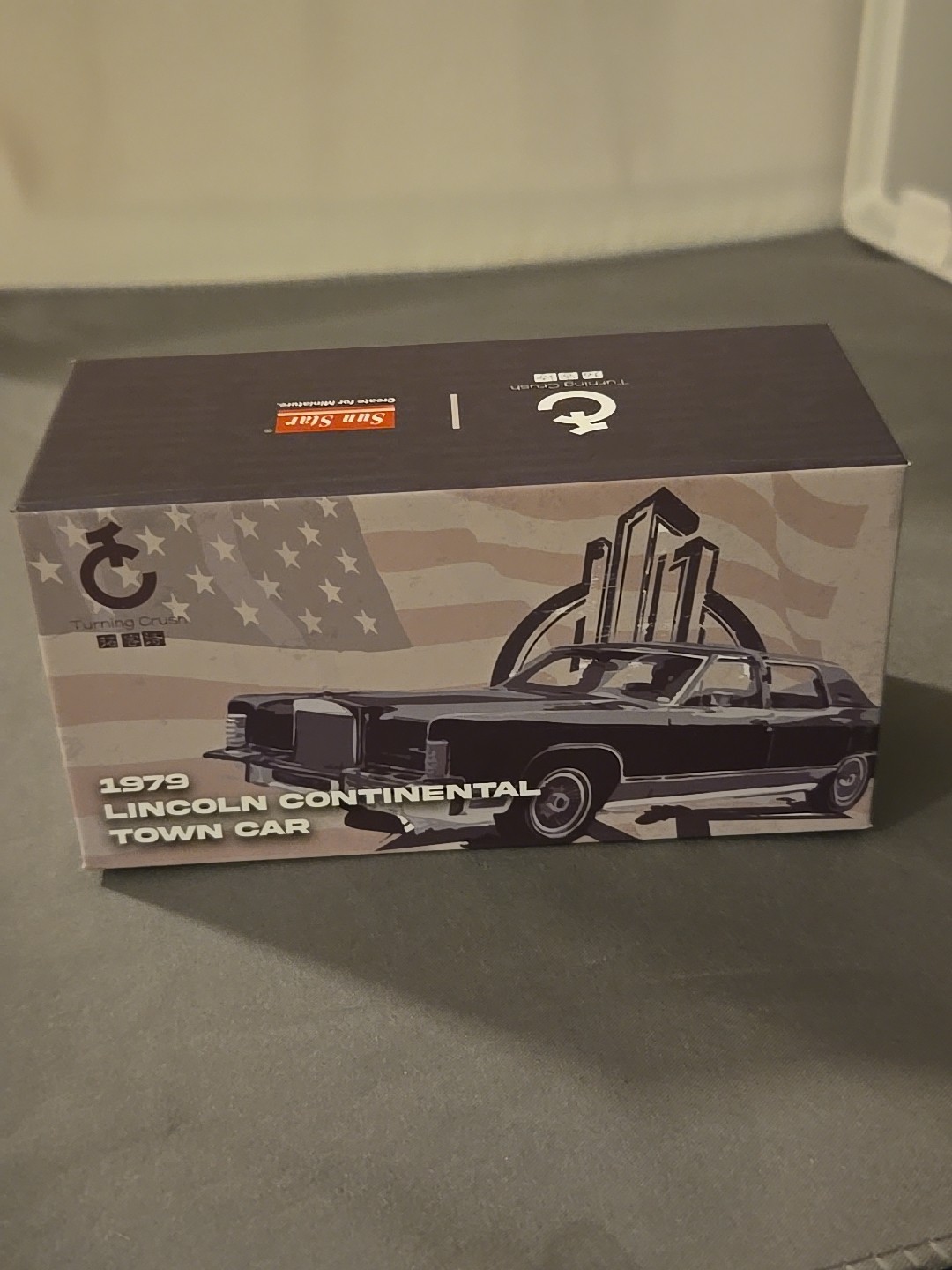Turning Crush x SunStar 1:64 1979 Lincoln Continental Town Car Diecast Car Blue