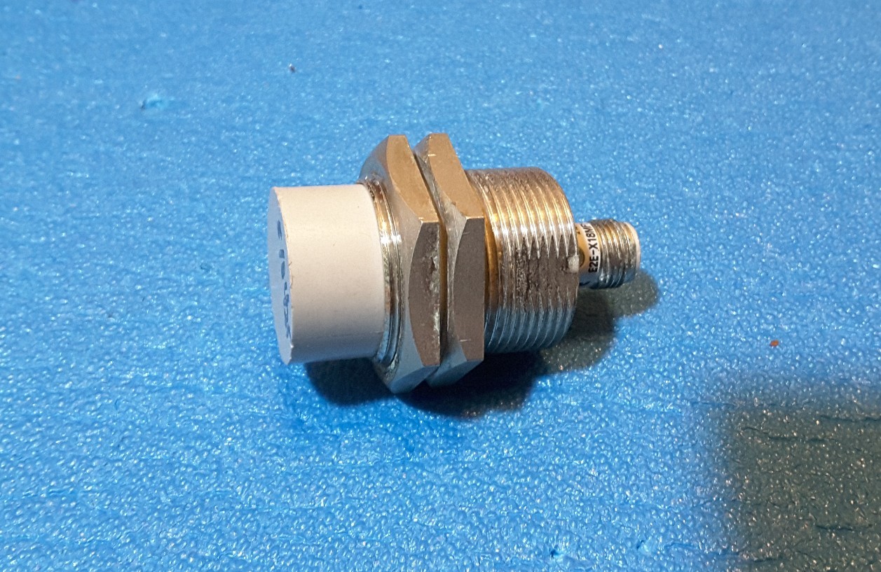 E2E-X18MF1-M1 PROXIMITY SWITCH 12-24 VDC