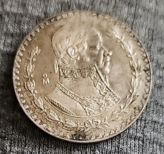 1958 Mexico 1 Peso Coin Silver 0.1000 Fine Circulated