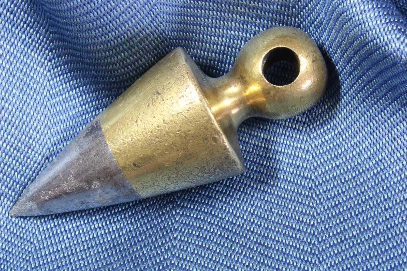 Fixed head parakeet lead. S.XIX Fixed head parakeet plumb bob.