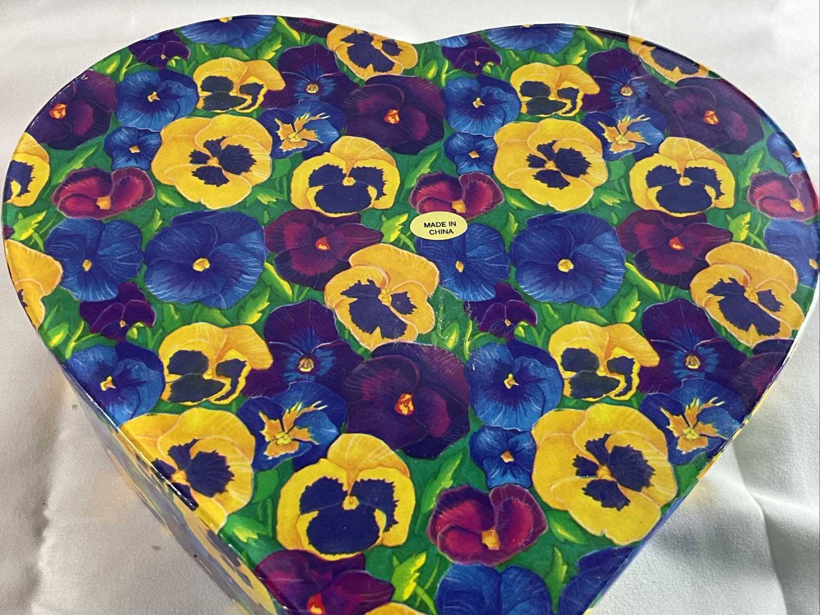 Heart Shaped Pansy Design Gift Box Keepsake’s