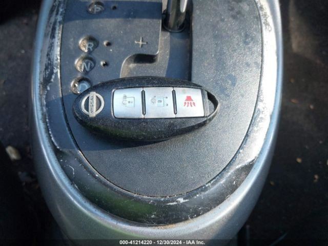 JUKE 2015 Glove Box 4567935
