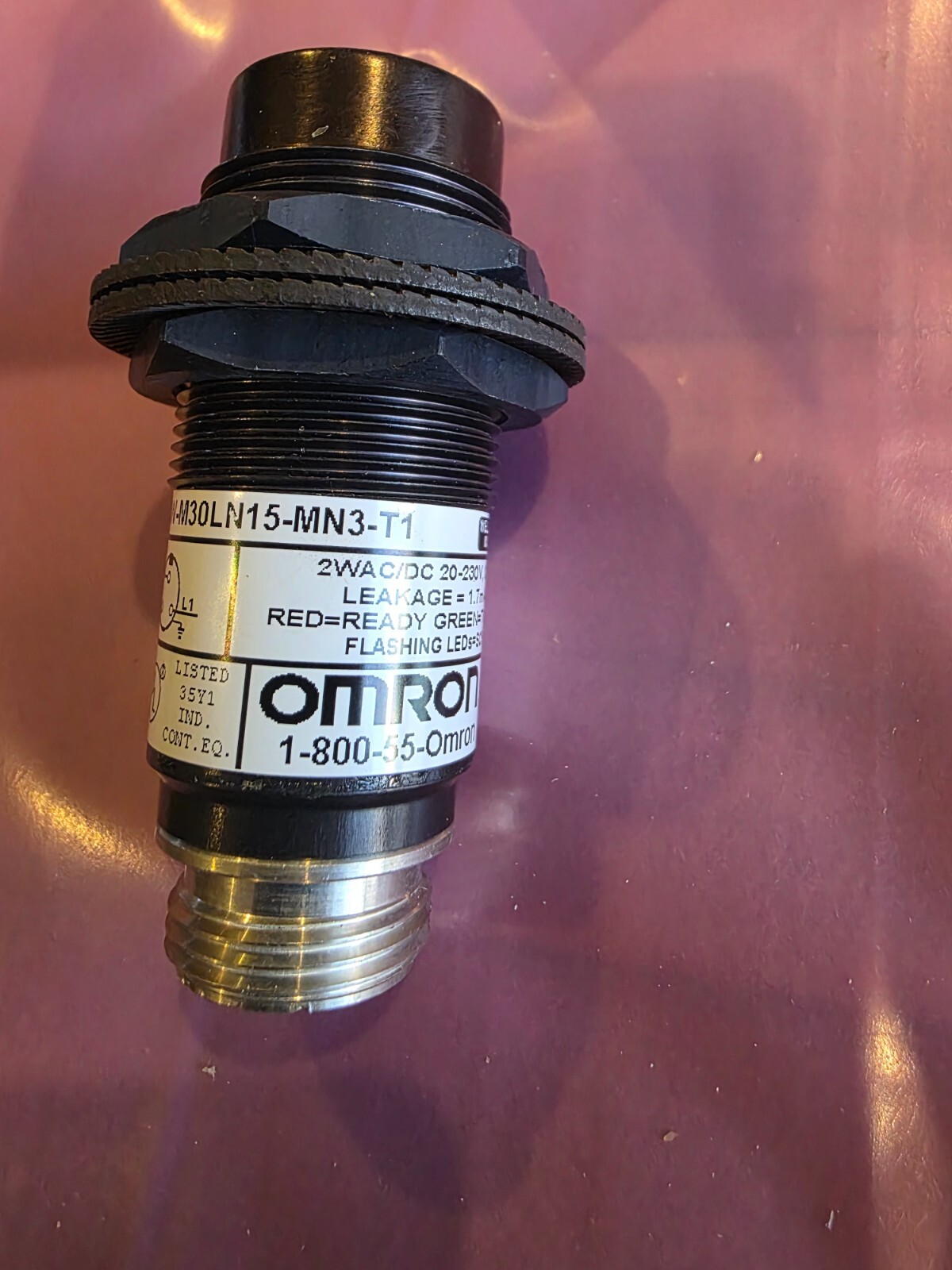 NEW NIB OMRON E2AW-M30LN15-MN3-T1 / E2AWM30LN15MN3T1 15MM Free Shipping