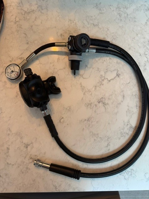 Apeks Tungsten XTX200 dual regulators for sidemount diving