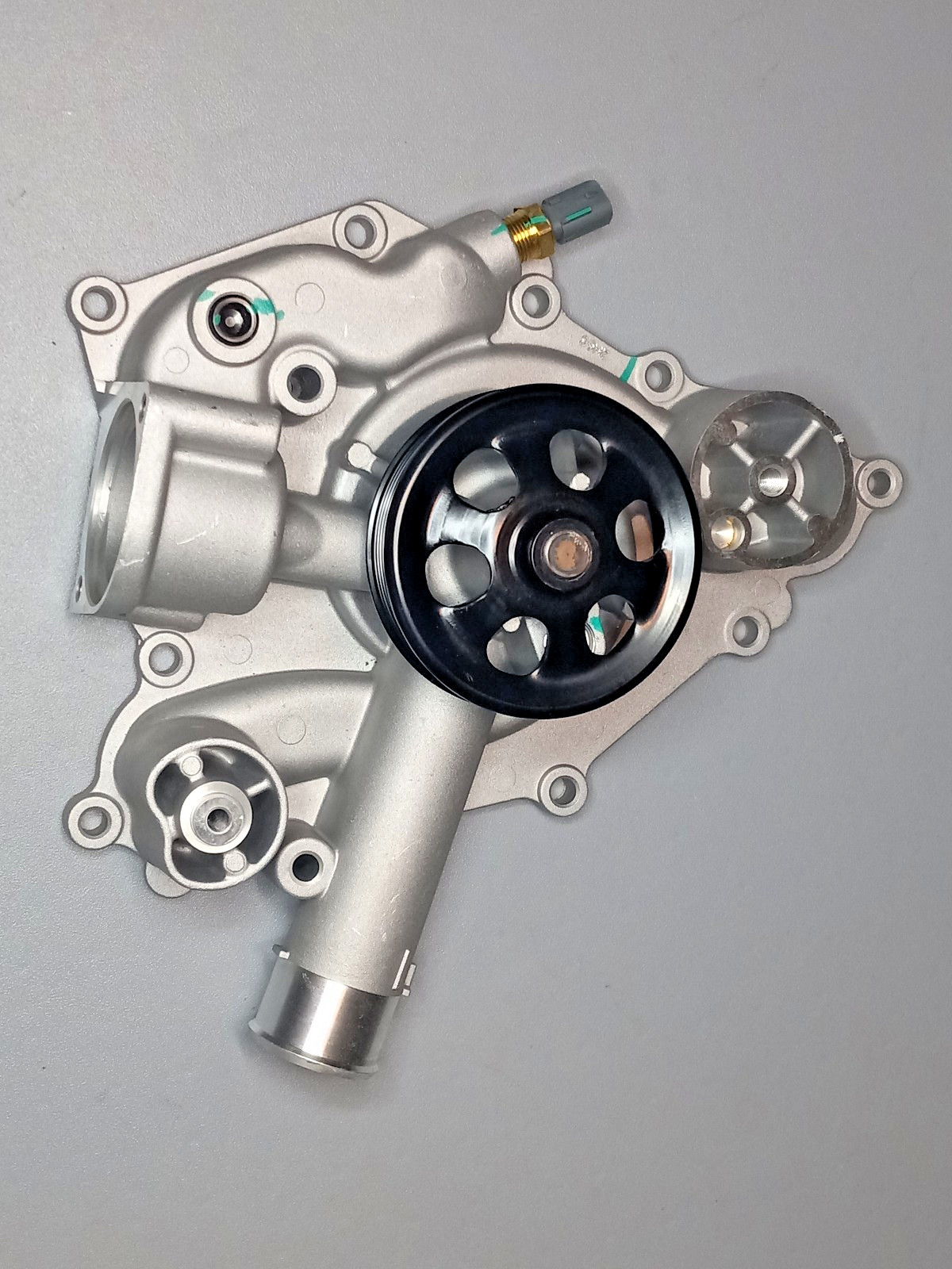 Water Pump for HEMI Engines For Chrysler 300C Jeep Dodge 11-20 5.7L/ No Gasket