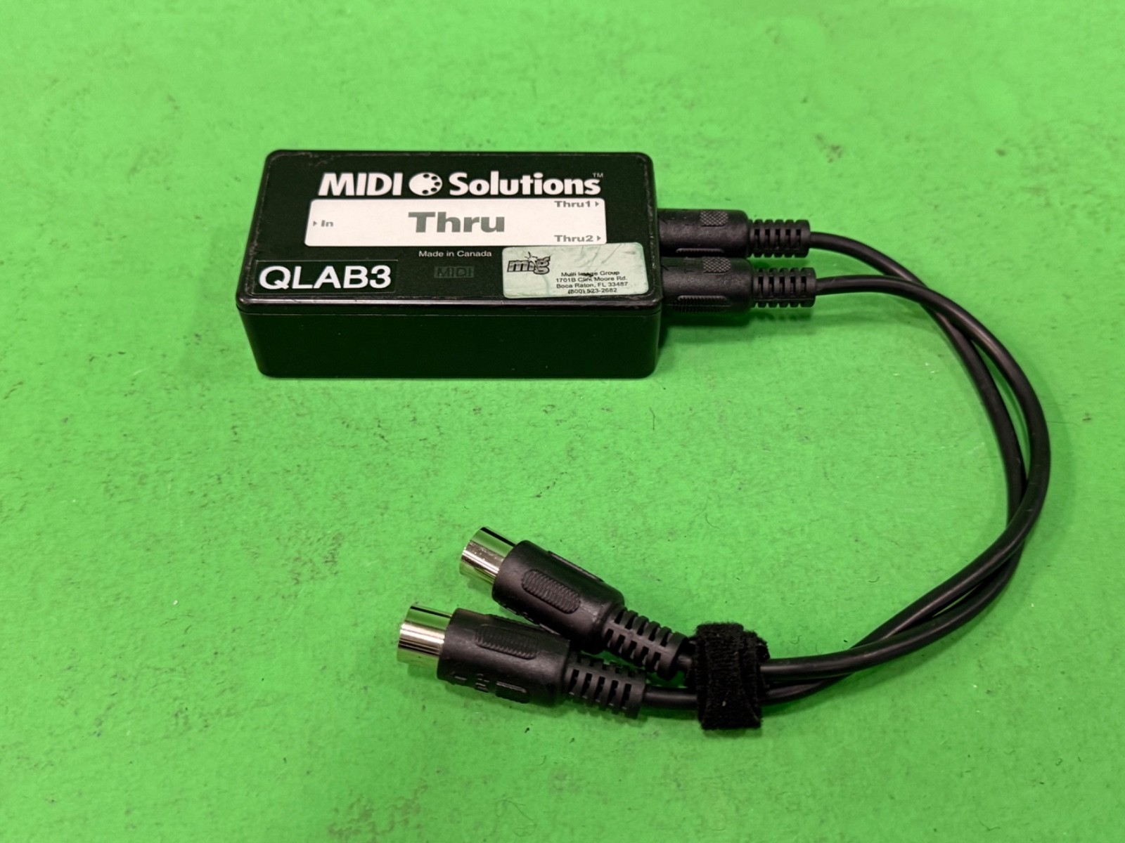MIDI Solutions MultiVoltage Thru 1-in 2-out MIDI Through, 2 cables included