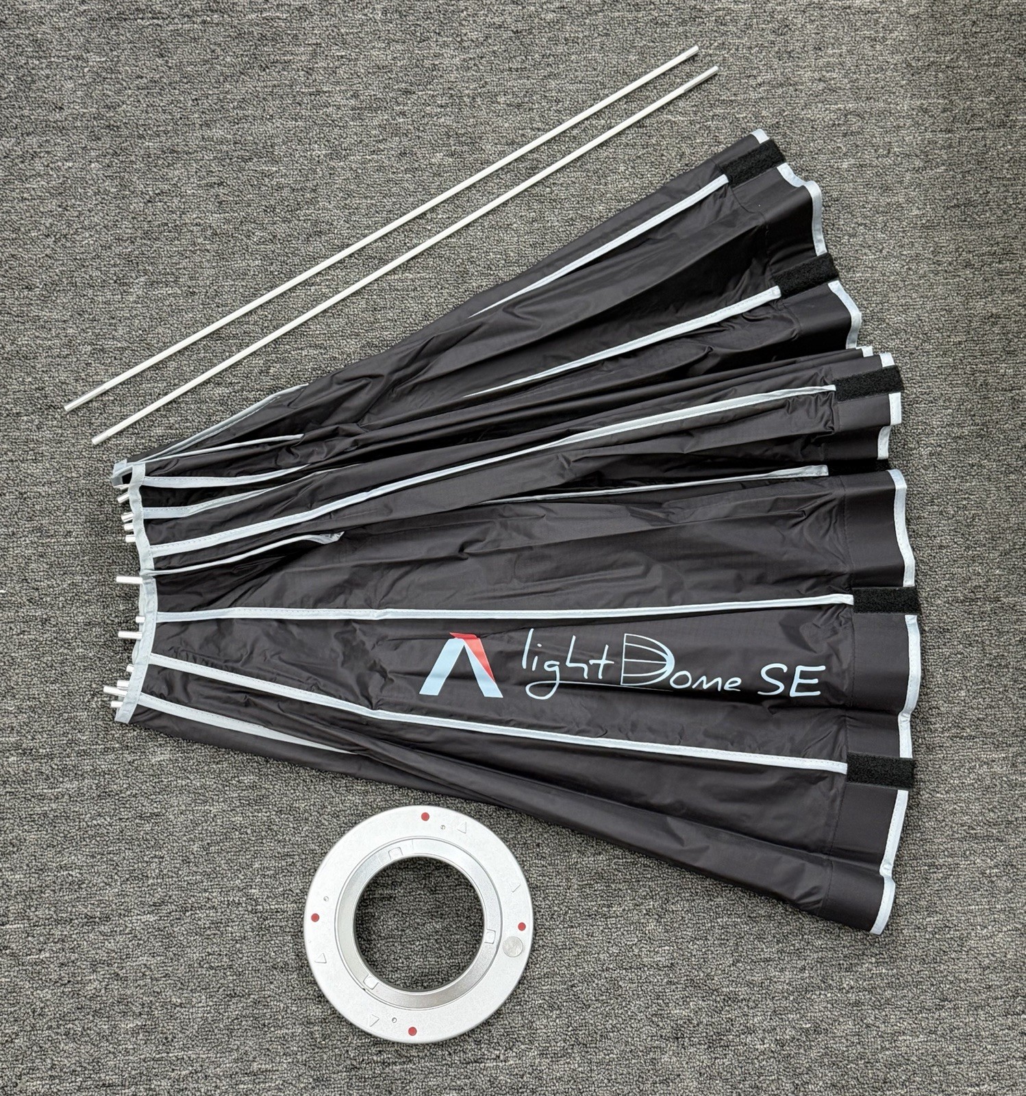 Aputure Light Dome SE Softbox - 16-Sided modifier with a 33.5" Diameter