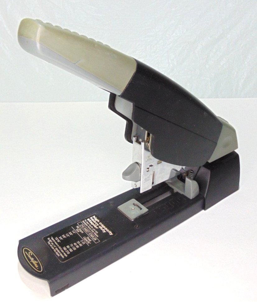 Swingline High-Capacity Heavy-Duty Stapler 210-Sheet Capacity Black/Gray 90002
