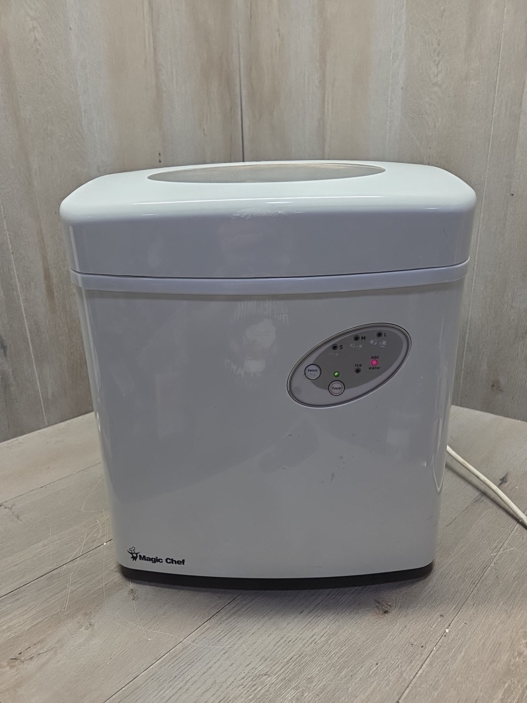 MAGIC CHEF MCIM30TW COUNTER TOP ICE MAKER 24 HR 33 LBS(Turns On No Further Testi