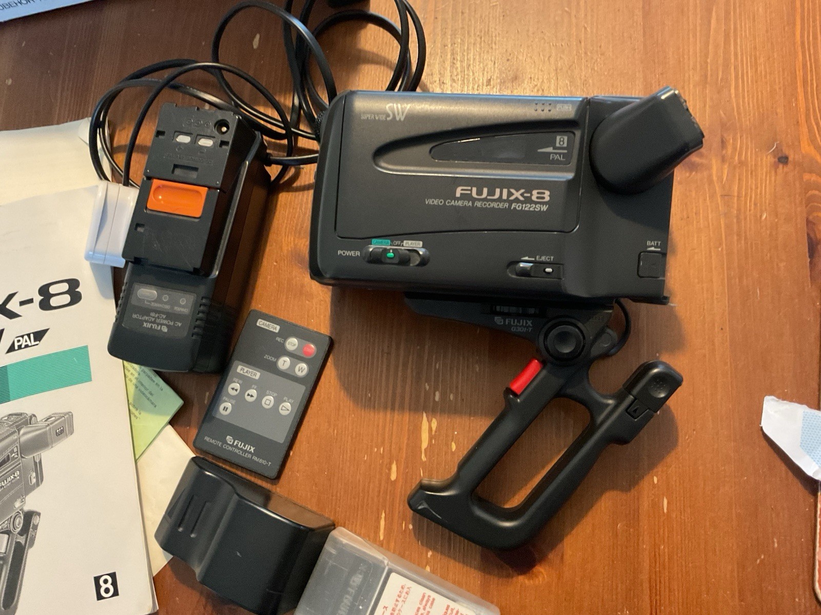 Fuji FG122SW | Video8 camcorder with box and accessories (tested - needs repair)
