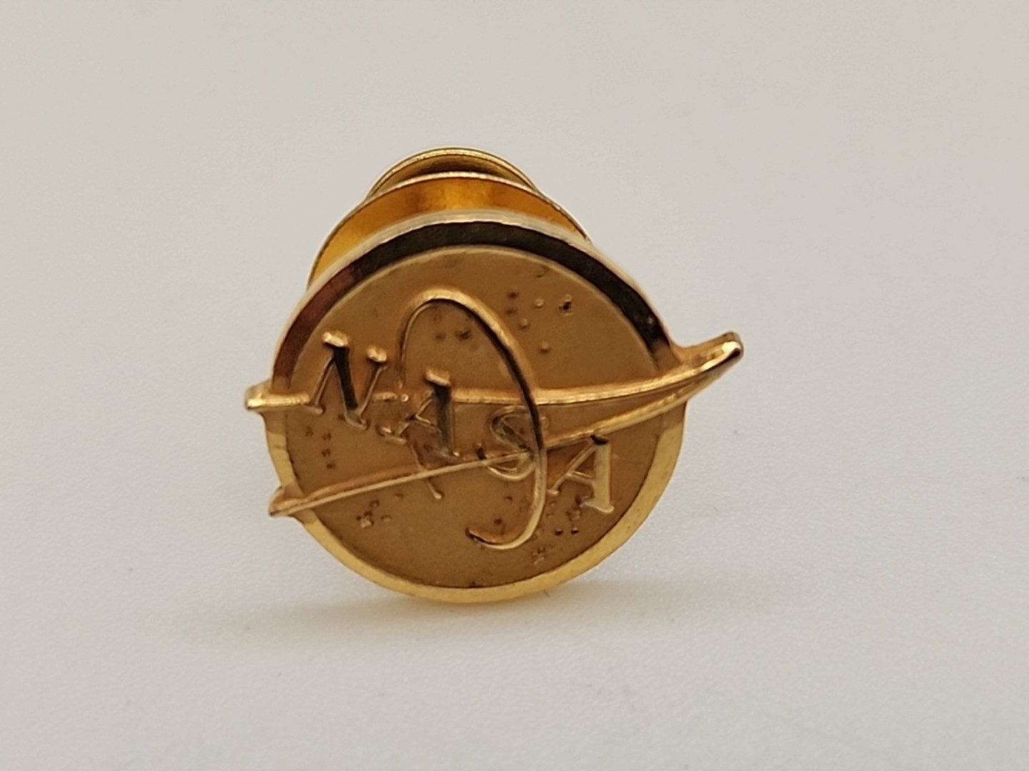 VINTAGE GOLD TONED NASA YEAR SERVICE PIN