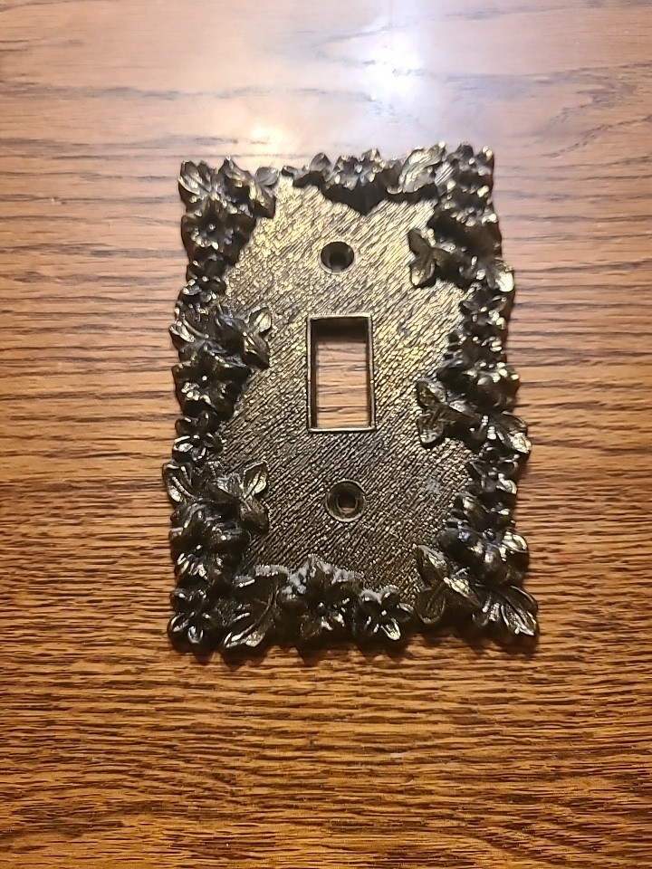 American Tack & Hardware Metal Floral Light Switch Plate Ornate. 1967.  R4