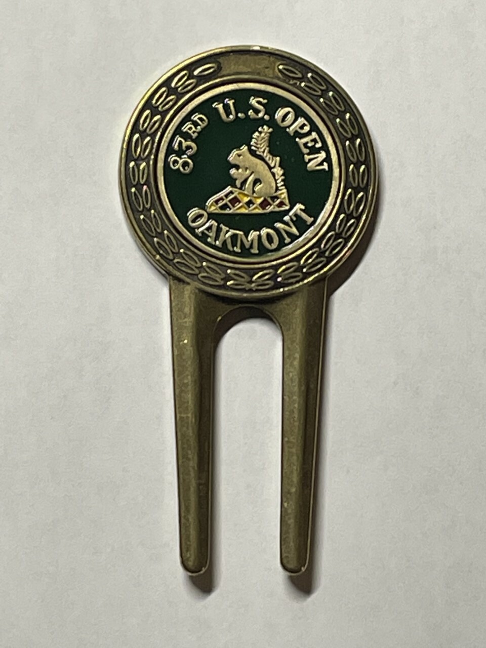1983 U.S. Open Championship Divot Tool & 1" Coin Style Golf Marker - Oakmont CC