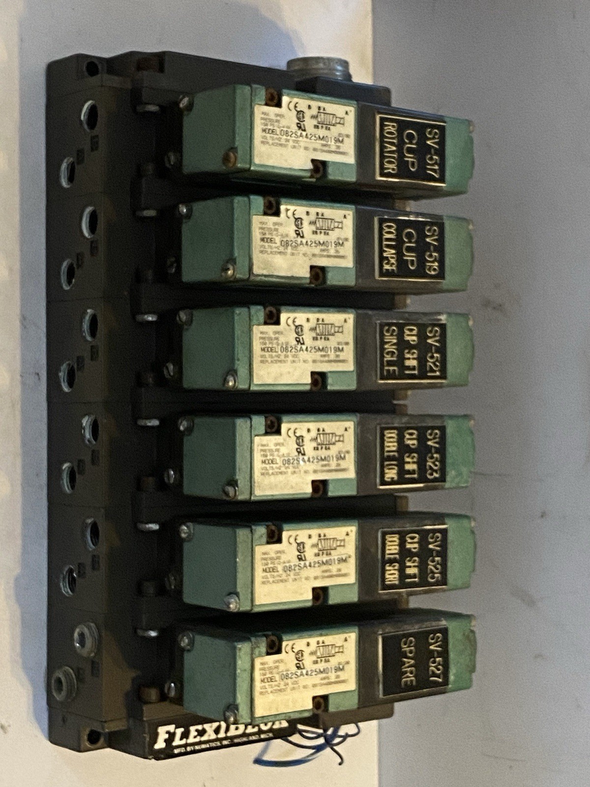 Lot Of 6 Numatics 082SA425M019M Spool Valve Solenoid 150PSIG AIR W/ Manifold