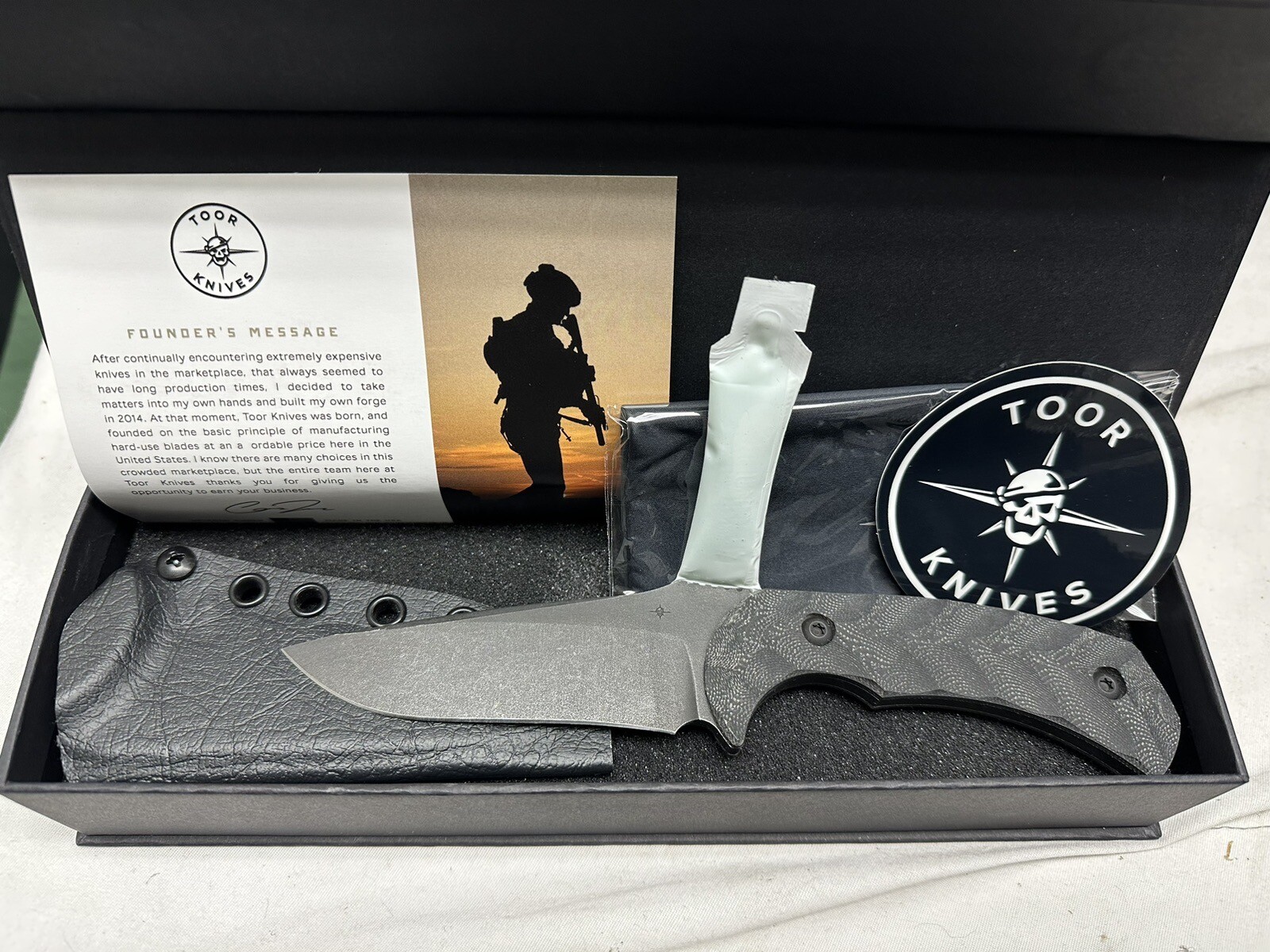 Toor Knives Mullet G10 Carbon Scales CPM154 Stonewashed Blade Black Kydex Sheath