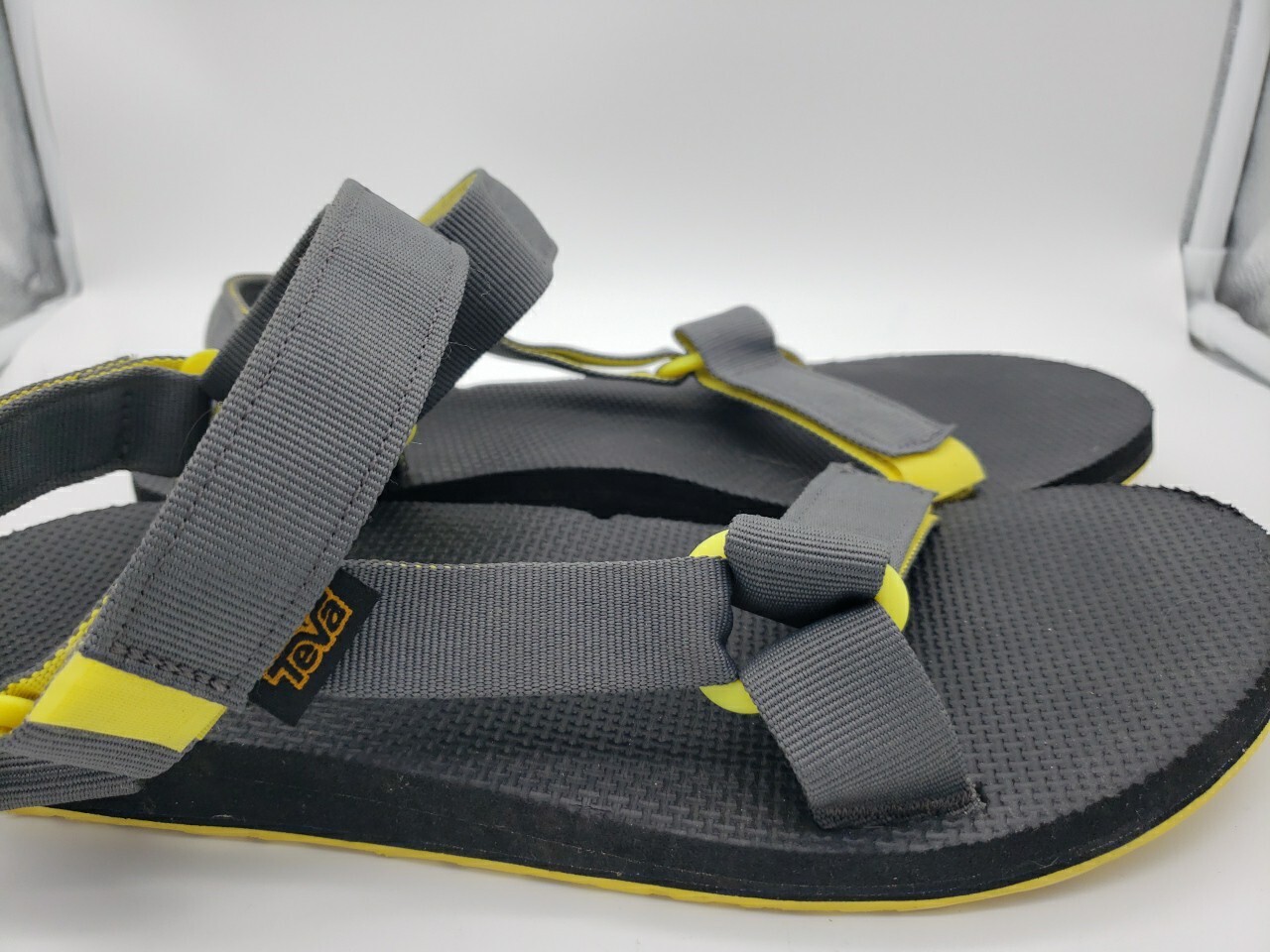 TEVA MEN'S GRAY CONTRASTING YELLOW HOOK LOOP SANDALS 10 S/N 1004006
