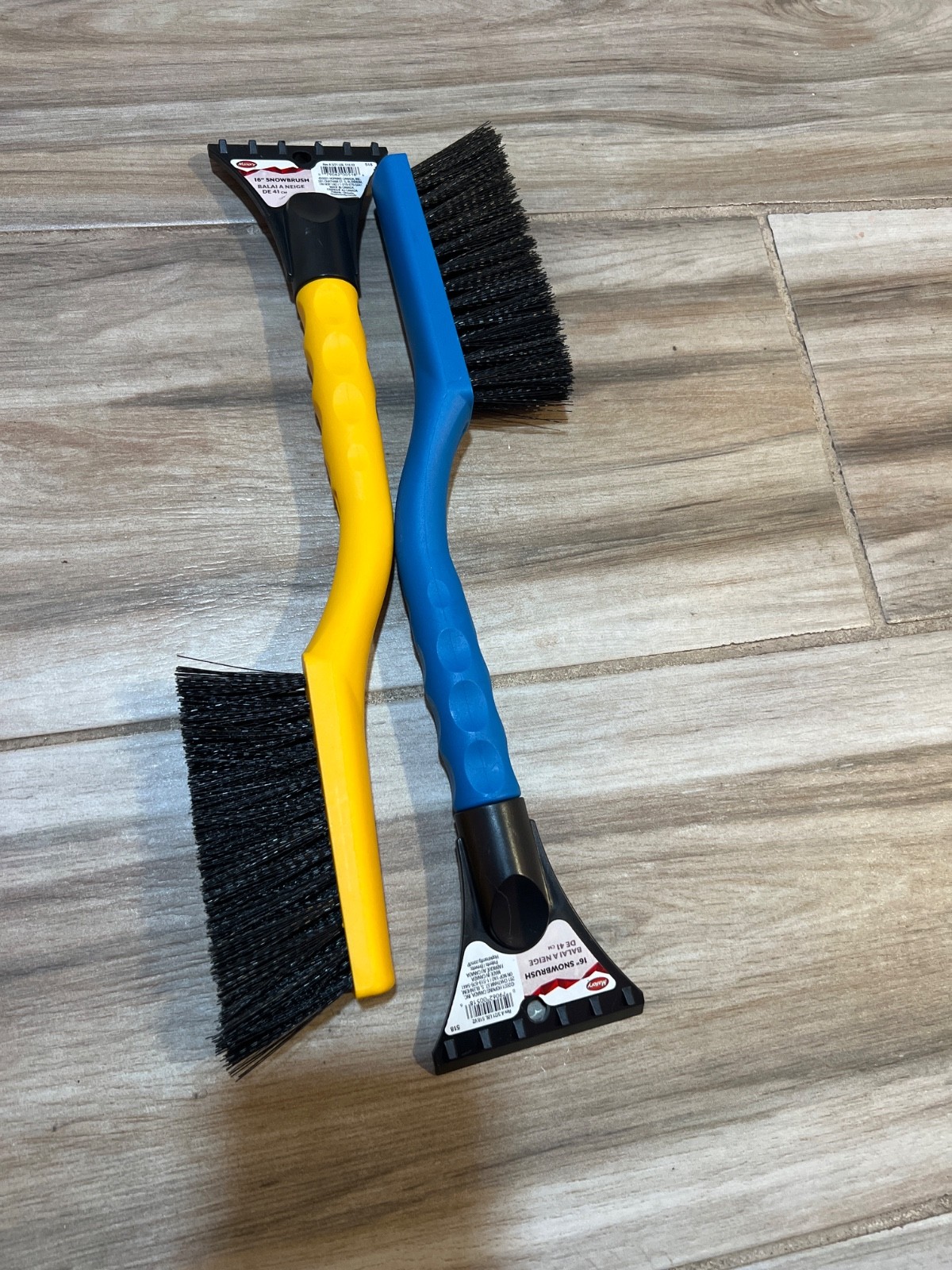 Mallory 518 16" SnoWEEvel Snow Brush  color yellow and blue