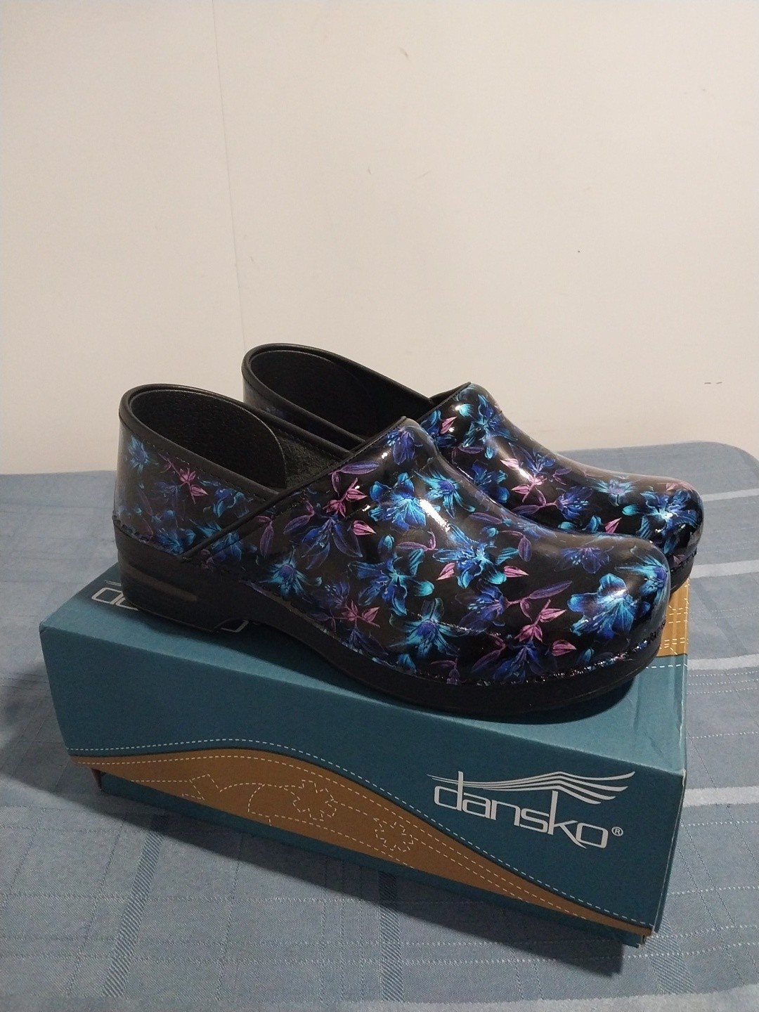 Dansko Professional Women’s Clogs.  Night Bloom Patent Leather. Size 42. New.