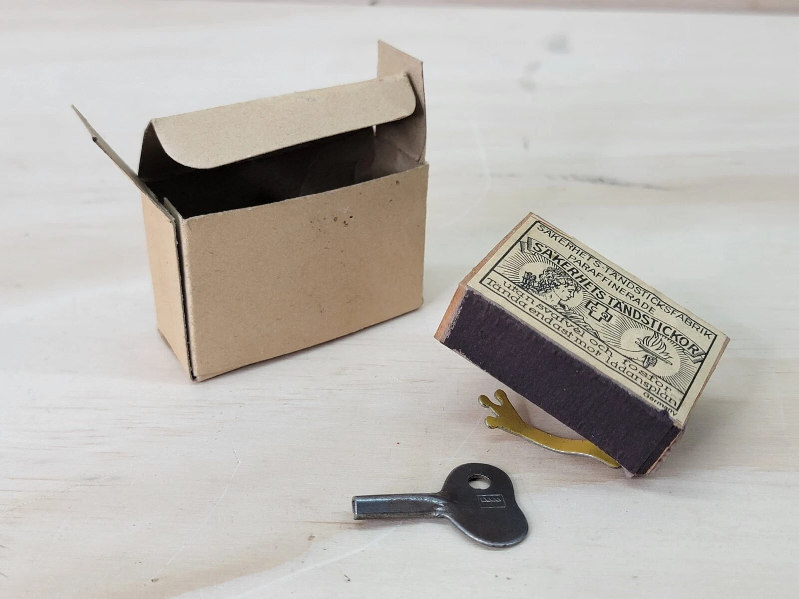 Rare Match Box Hopping Flea Circus Sideshow Wind -Up Magic Mentalism Trick