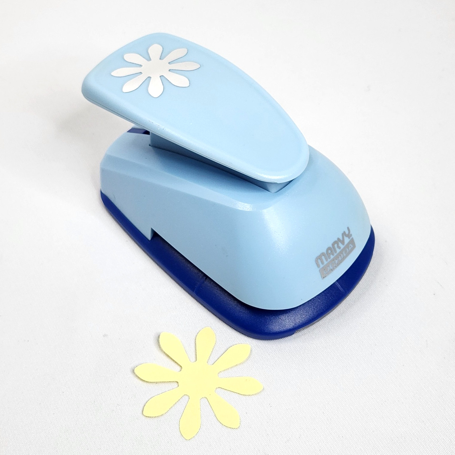 Marvy Uchida Flower Daisy Paper Punch Crafts Scrapbooks Punch Approx. 2" diam