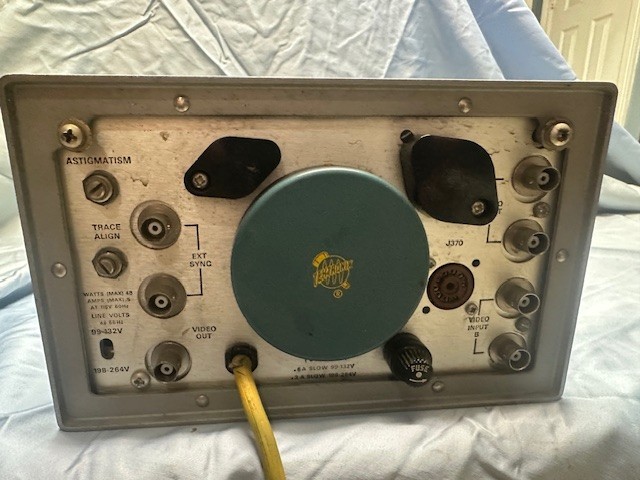 Tektronix type 528 waveform monitor