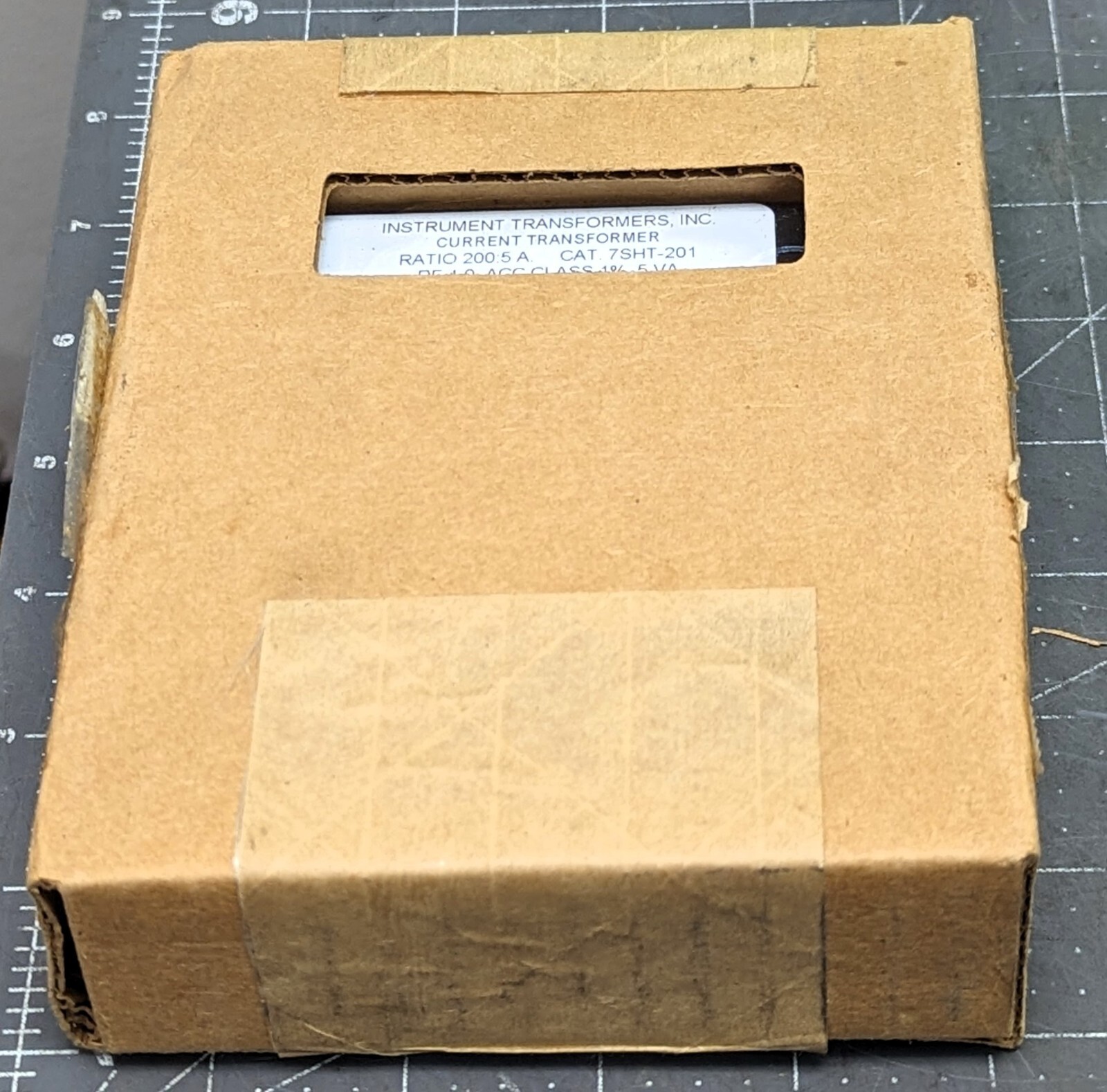7SHT-201 CURRENT TRANSFORMER RATIO 200:5 600V-AC CURRENT 50 Hz to 400 Hz [A4S2]