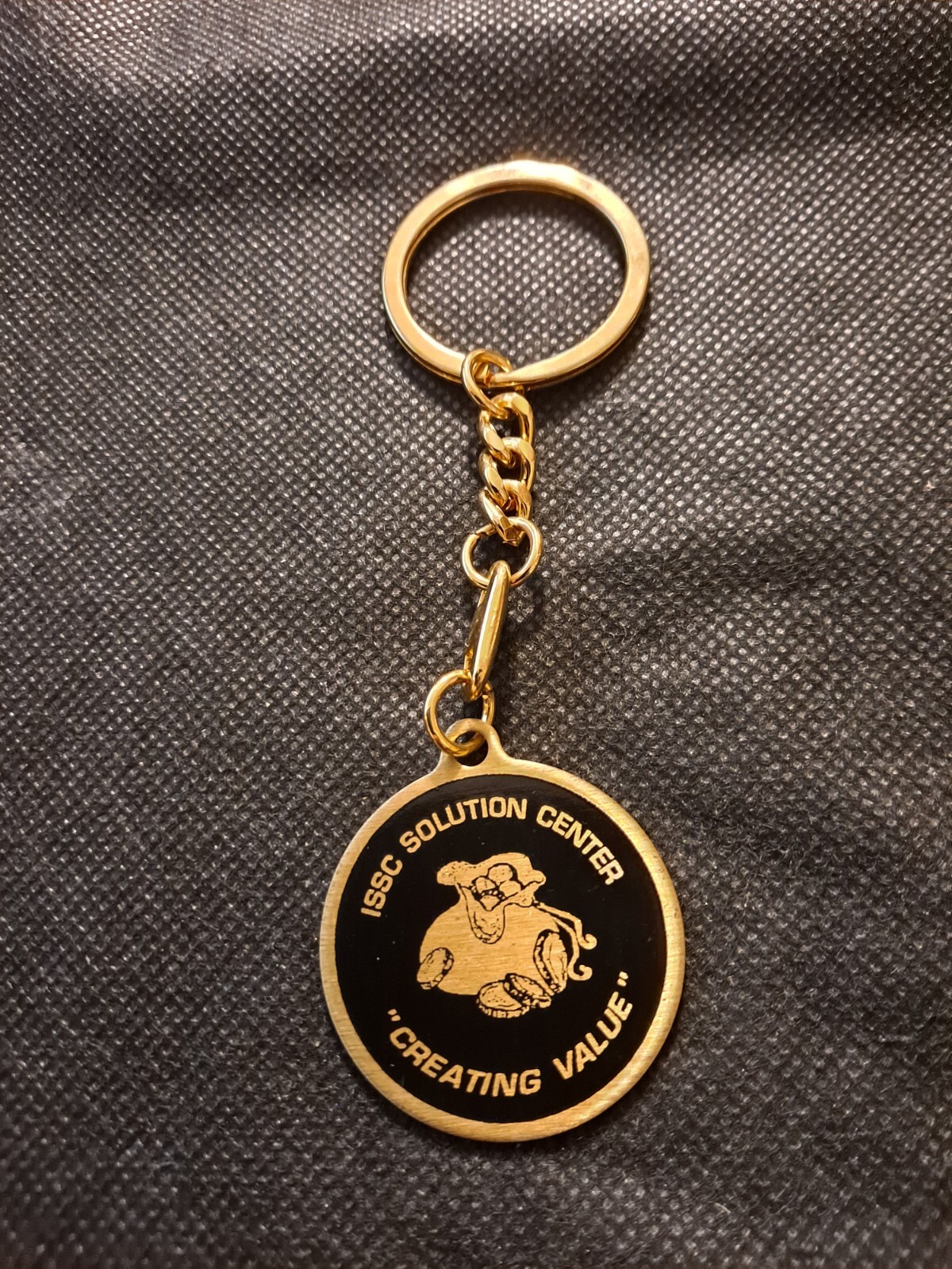 ISSC SOLUTION CENTER CREATING VALUE KEY CHAIN! e6674UXX