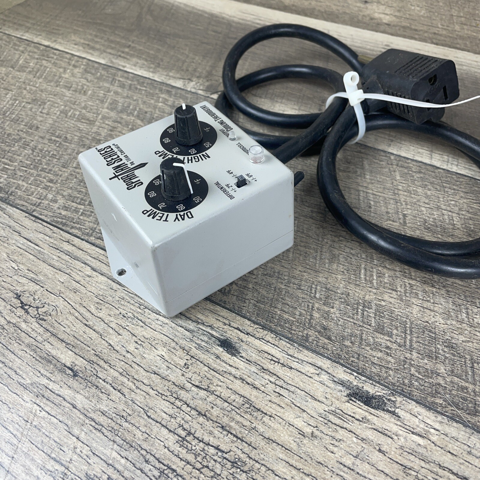 Titan Controls 702897 Spartan Series Fan Speed Controller