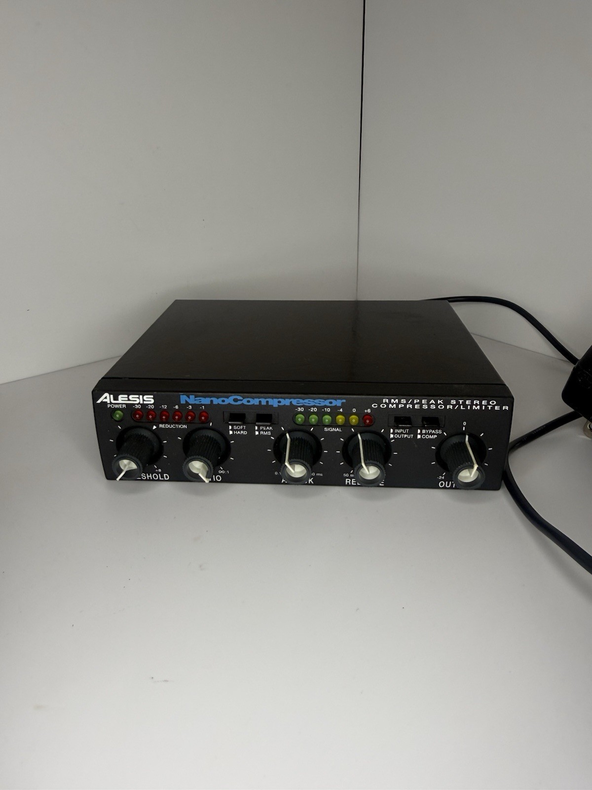 Alesis NanoCompressor Dynamics Processor With Power Cord UNTESTED
