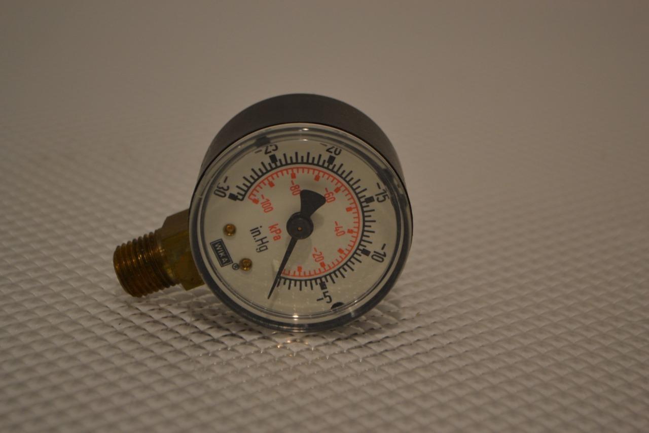 ONE NEW WIKA PRESSURE GAUGE 8990260.