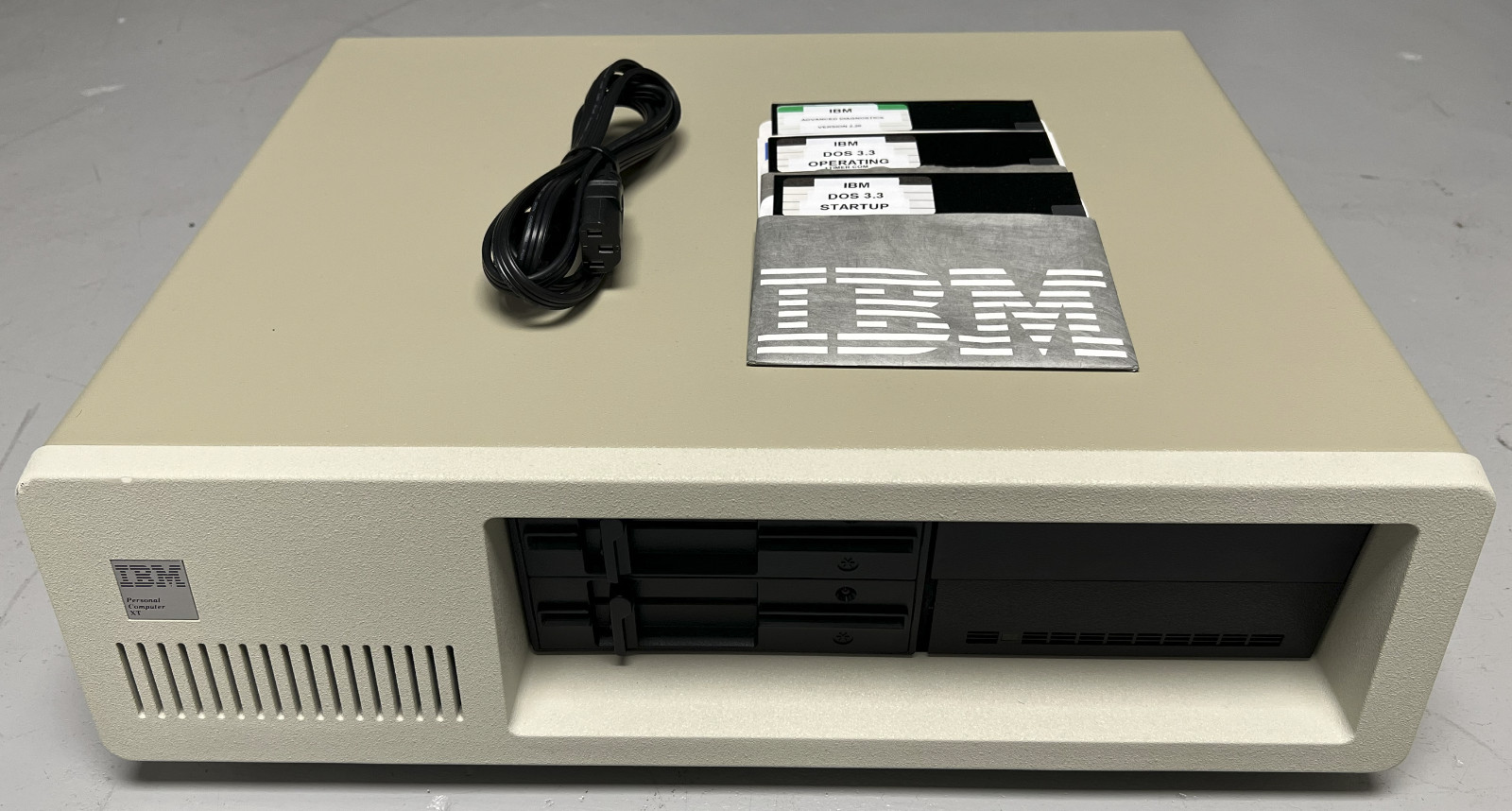 IBM PC XT Model 5160 -Dual YD-580 Floppy - 640k RAM - Seagate ST-238R Hard Drive