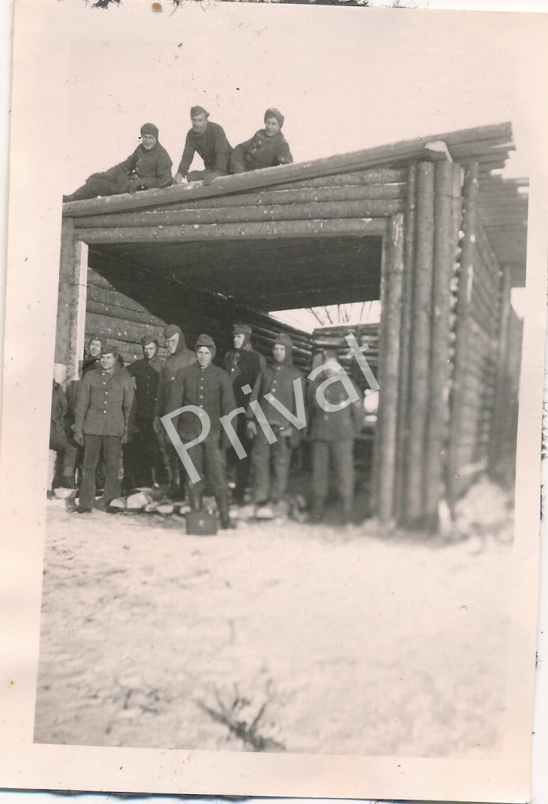 Photo WW II Wehrmacht Soldiers Pioneers Blockhouse Winter Russia K1.56
