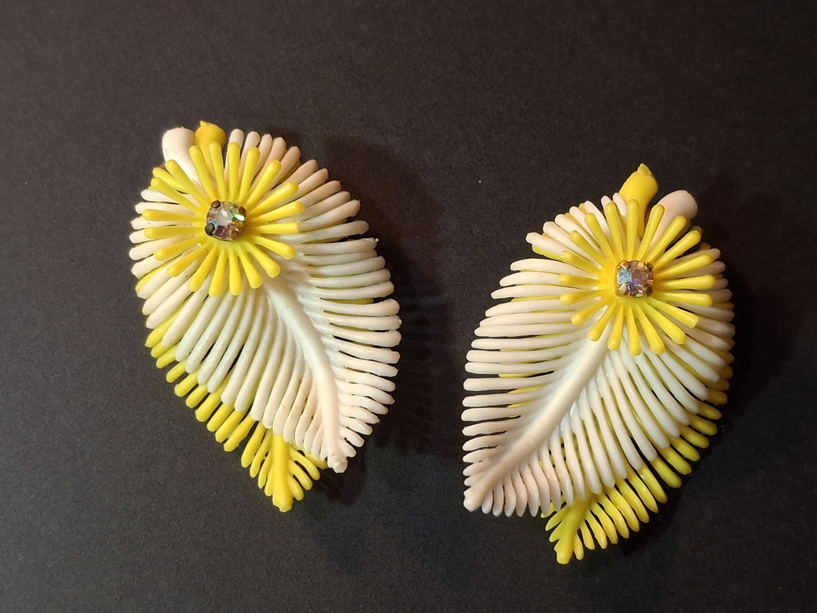 Vintage 1950's Yellow/White Fern Leaves Rhinestone Clip On Earrings Germany
