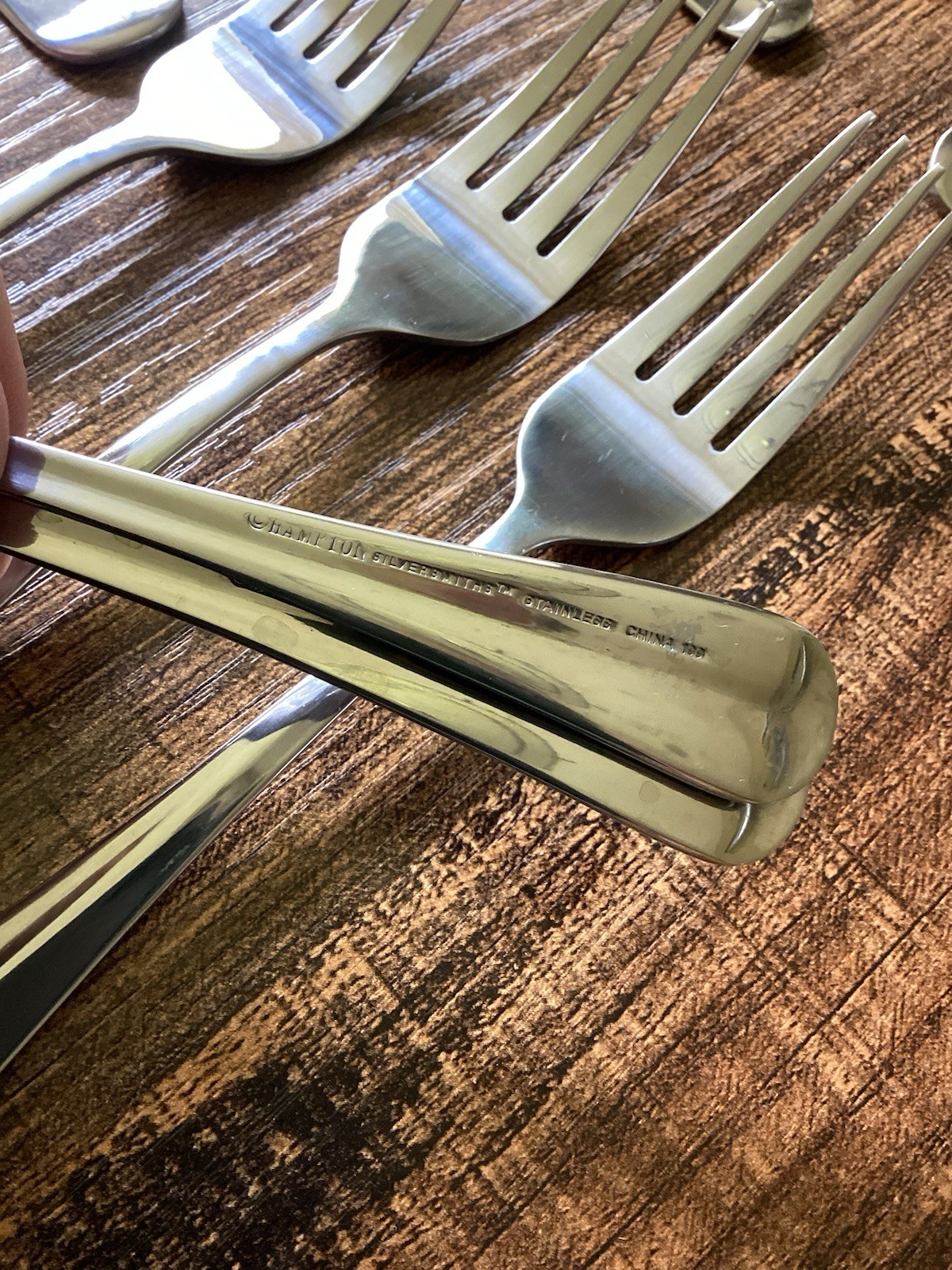 Hampton Silversmiths Stainless China 199 44 Pieces Flatware with Tray