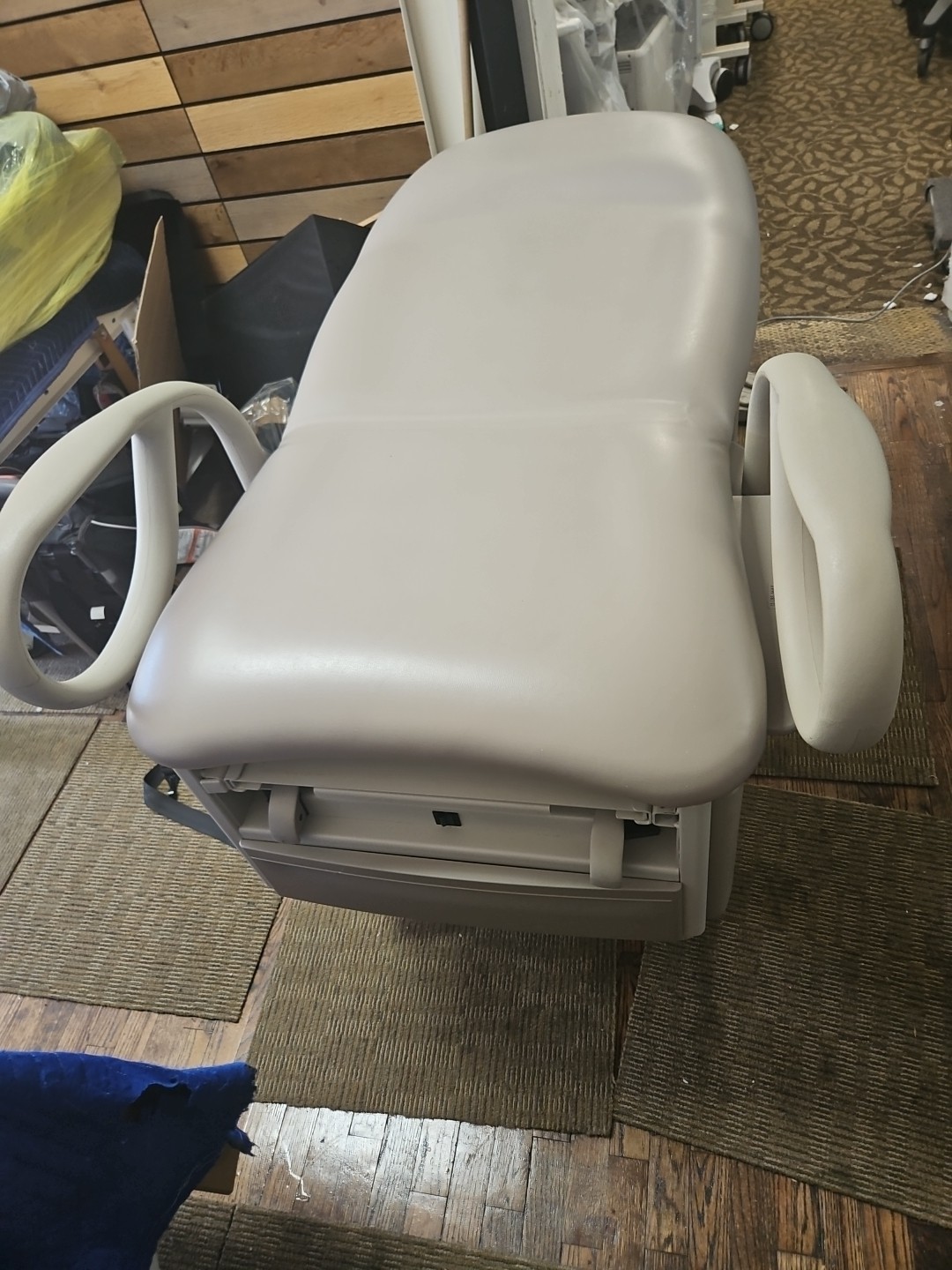 Brewer 6501 Access High-Low Exam Table. 6 Months Warranty.
