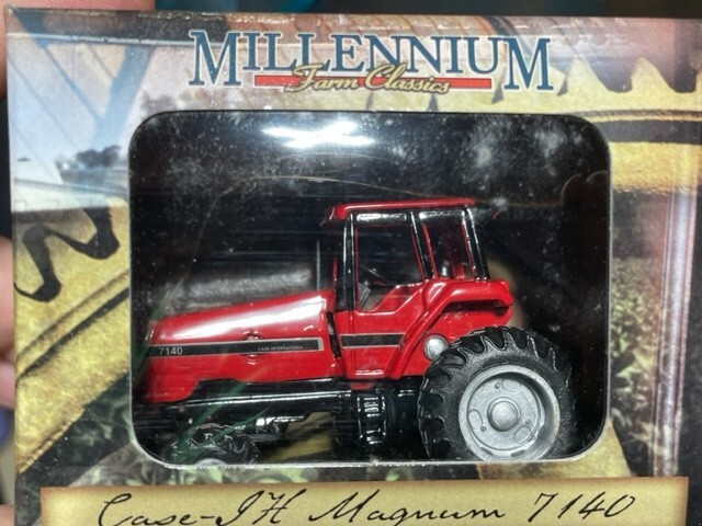 1999 Ertl Millennium Farm Classics Case IH Magnum 7140 Tractor 1/64 NIB