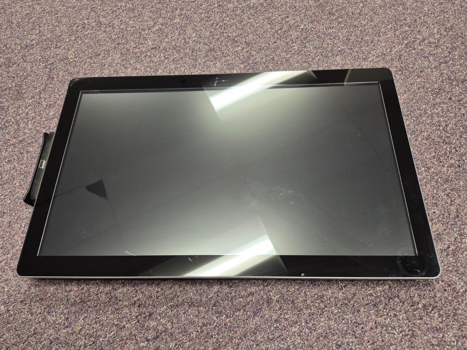 ELO E611675 Android OS with Card reader, ESY2211B With AC adapter