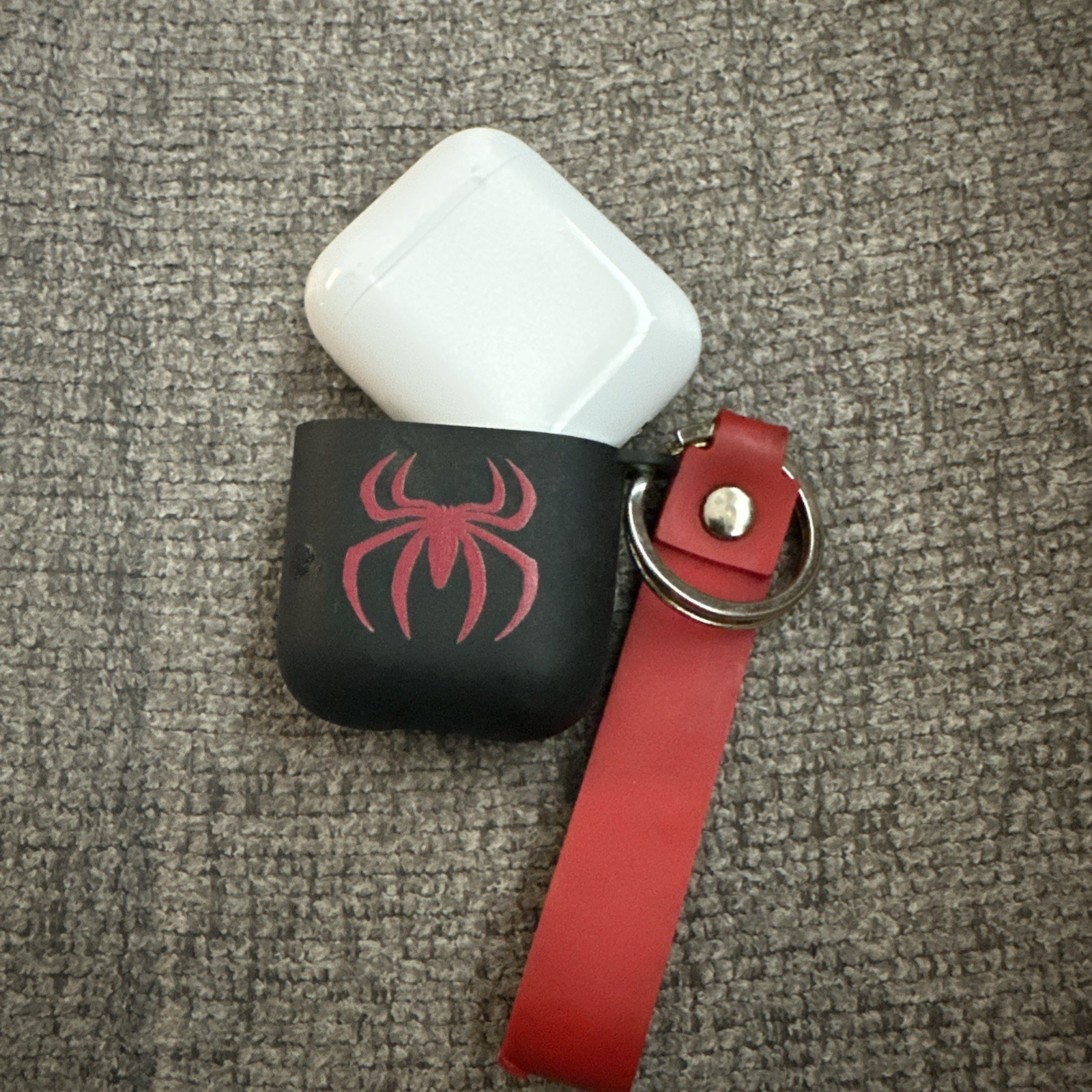 Apple AirPods 2nd Generation White Bluetooth EMC 2862 w/!Spider-Man keychain!