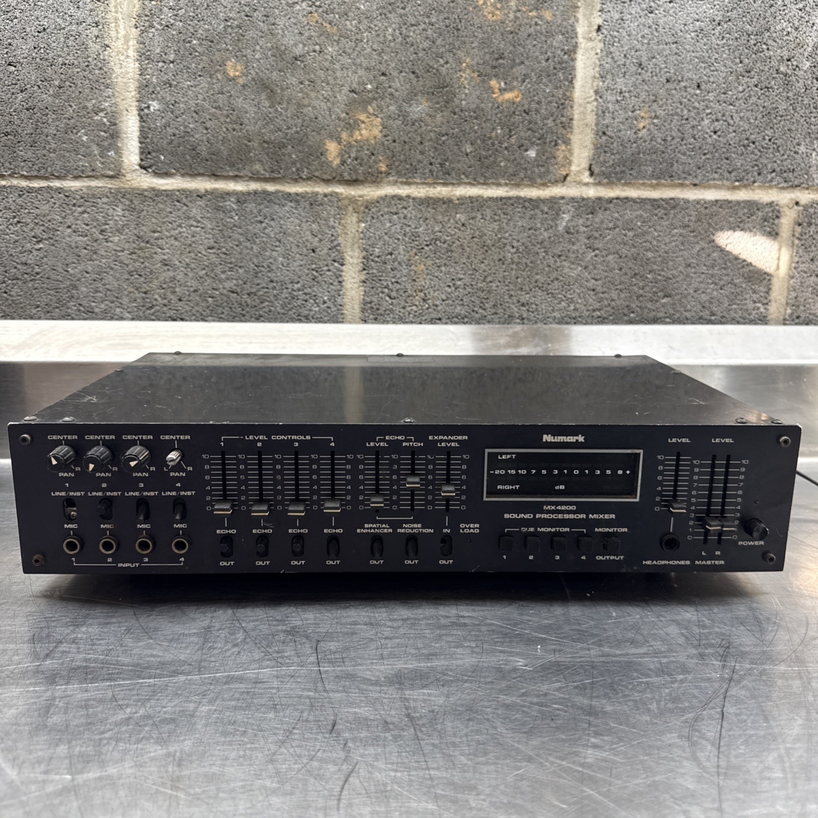 Numark MX 4200 Sound Processor Mixer Black