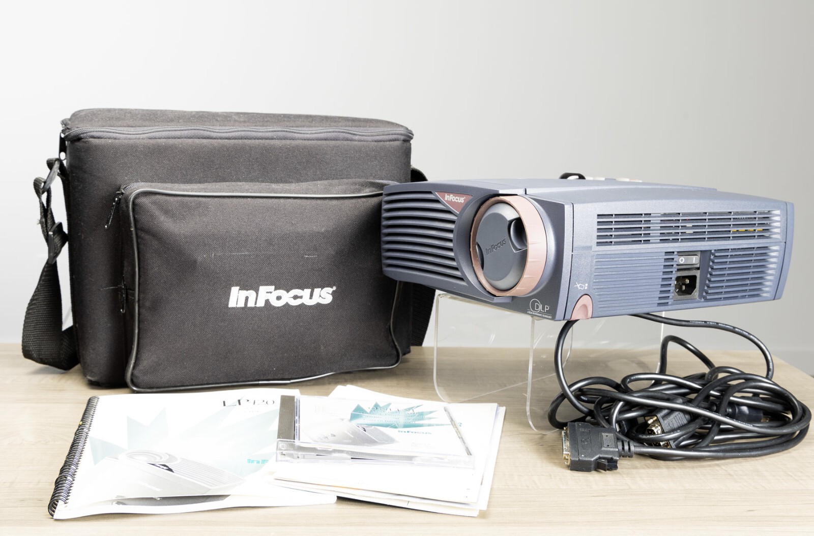 Nr Mint InFocus LP420 DLP LCD Projector - Tested and Working Properly