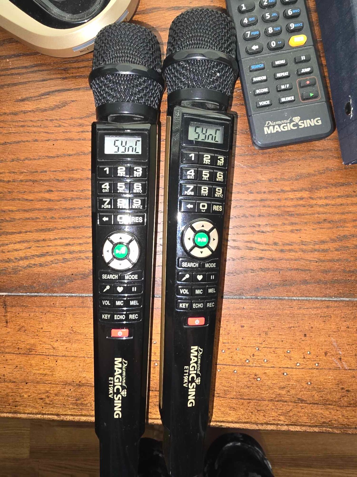 Diamond Magic Sing ET19KV Karaoke Outfit with 2 Microphones Complete