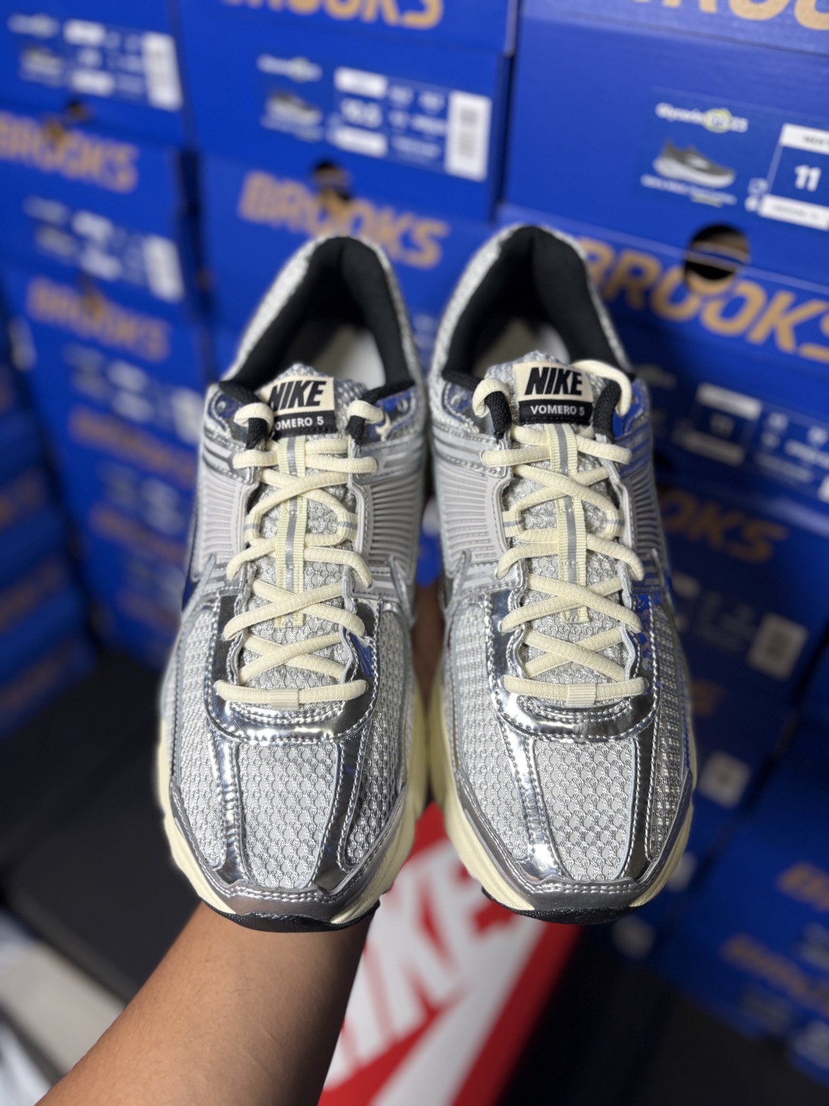 Size 10 or 10.5 - Mens Nike Zoom Vomero 5 Grey Fog Chrome Running Shoes Sneakers