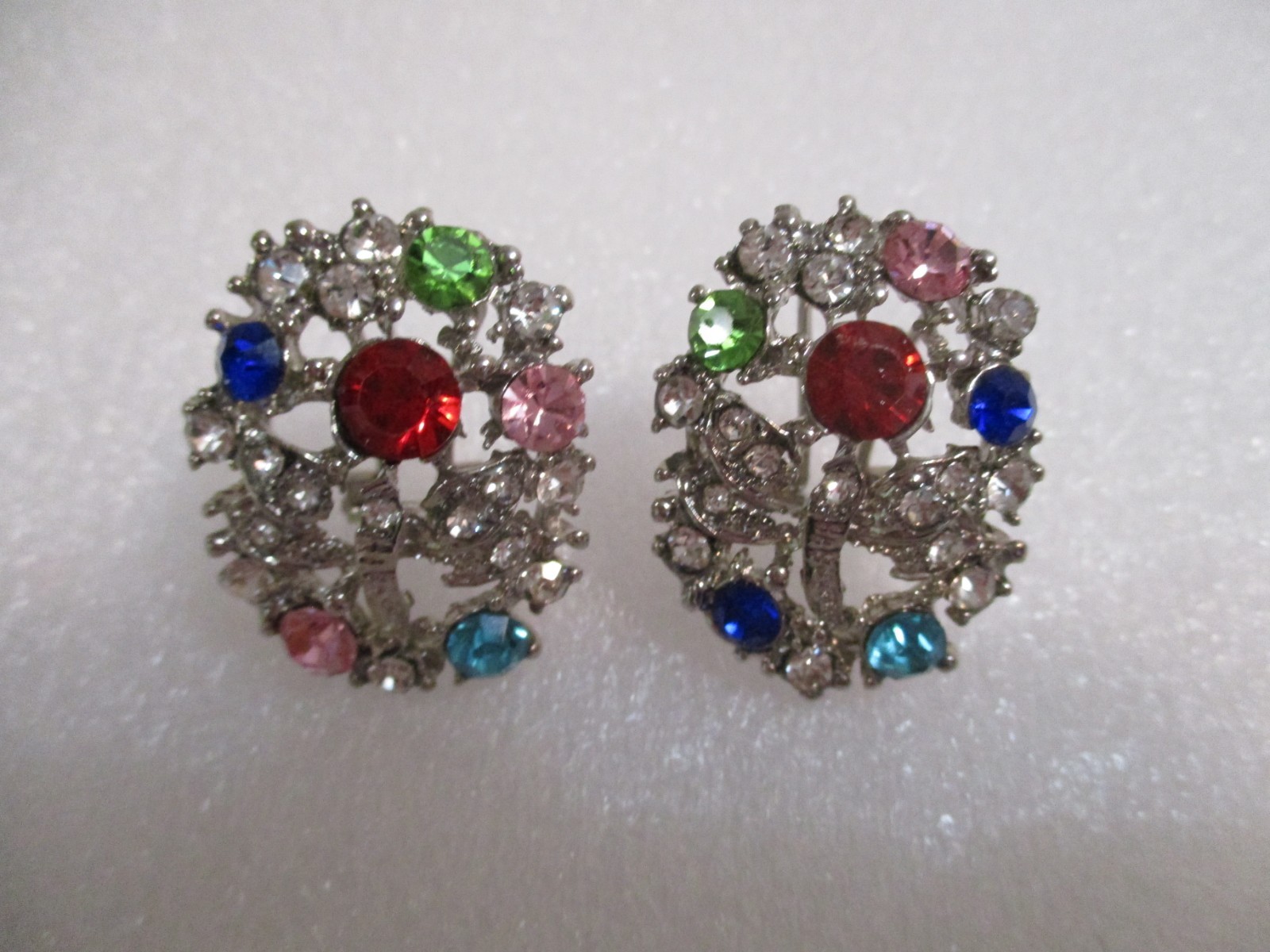 VINTAGE OMEGA ACRYLIC EARRINGS MULTI COLOR SILVERTONE