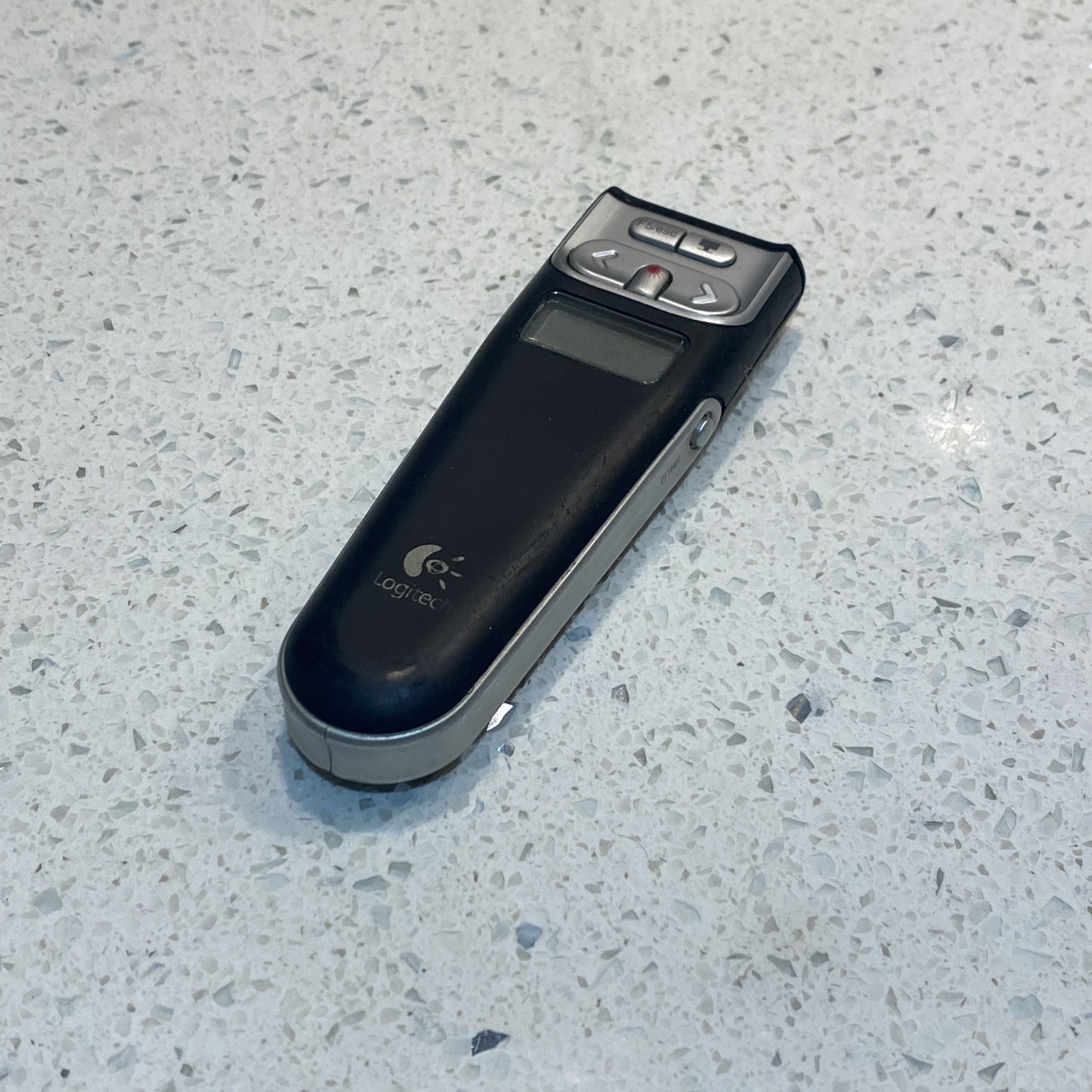 Logitech Cordless 2.4 GHz Presenter Laser Pointer R-R0001 timer, screen, USB-A